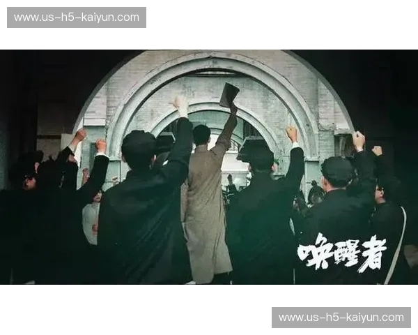 亚国民的呐喊与捍卫者的崛起：一场关于归属与身份的深刻对话